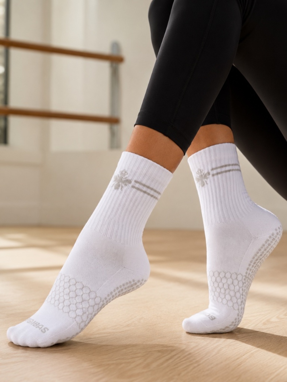 Bombas Studio Gripper Half Calf Socks White S NWT Non-Slip Pilates Barre Yoga